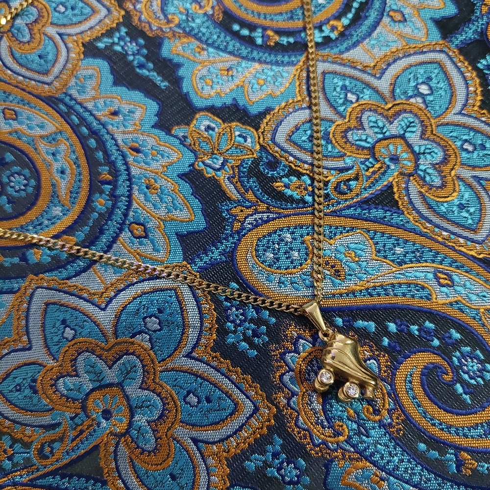 18K Roller 🛼 Skate Pendant With 18K Miami Cuban Link Chain - Picture 4 of 8